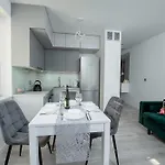Karpia - 50m2, Parking, Balcony - By Rentujemy Apartment *
