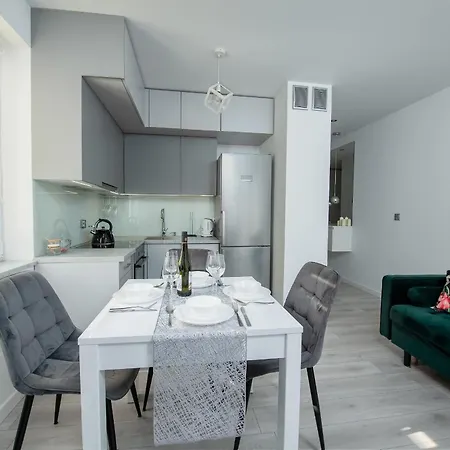 Karpia - 50m2, Parking, Balcony - By Rentujemy Apartamento *